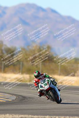 media/Jan-10-2025-CVMA Friday Practice (Fri) [[489e0da257]]/Group 4 and Trackday/Session 5 (Turn 7)/